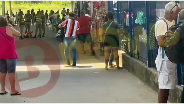 Homem é flagrado tentando furtar passageiros em Salvador; assista