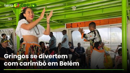 Vídeo mostra gringos aprendendo carimbó durante passeio de barco em Belém