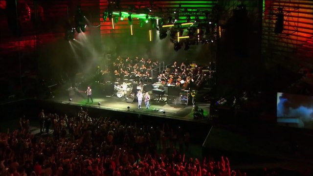 Deep Purple chante son tube Smoke On The Water en live