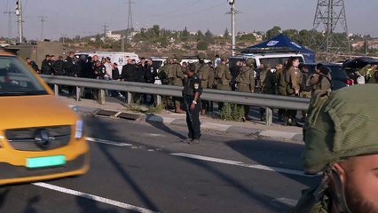 فيديو- مقتل إسرائيلي وإصابة ثلاثة في هجوم "دهس وطعن" قرب غوش عتصيون بالضفة الغربية