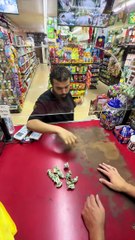 Caissier vs clients malpolis... Juste génial