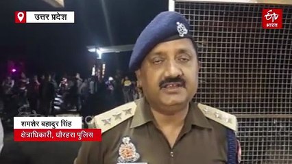 लखीमपुर में टूरिस्ट से भरी ट्रैवलर और बस की आमने-सामने टक्कर, एक महिला की मौत, 15 घायल, पुल से नीचे लटका ट्रैवलर