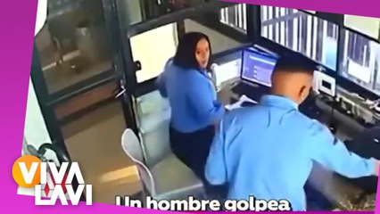 Hombre ataca a compañera de trabajo con su casco