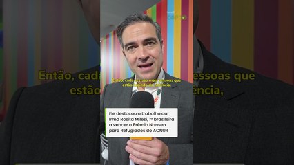 Alfonso Herrera elogia brasileira premiada pelas Nações Unidas por atuação com refugiados