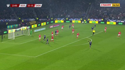 Le retourné acrobatique de McTominay pour lancer l'Ecosse - Foot - Qualif. Coupe du monde