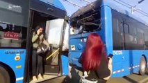 Choque de trolebuses elevados en Santa Martha deja 26 lesionados