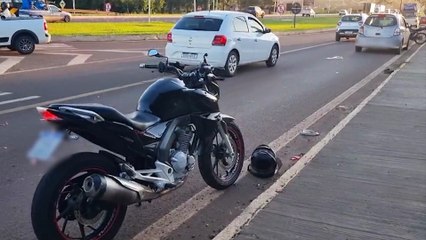 Motociclista sofre fratura exposta em acidente na marginal da BR-277 em Cascavel