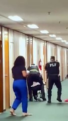 Homem é detido na Câmara dos deputados após xingar deputados e servidores