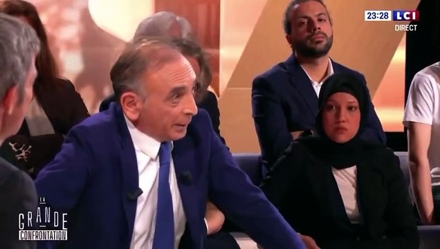 David Pujadas obligé de s'interposer hier soir entre Eric Zemmour et Raphaël Glucksmann : Je n'accepte pas qu'on me hurle dessus ! Vous utilisez ces victimes pour faire votre pub !
