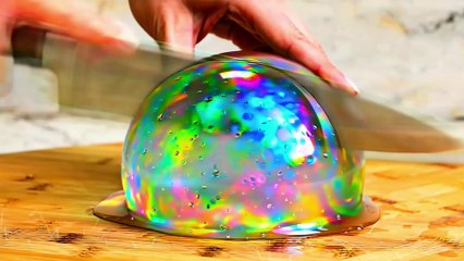 【音フェチ必見】虹色のゼリーとスイカを切る音、どっちが好み？不思議なASMR動画の世界へようこそ！