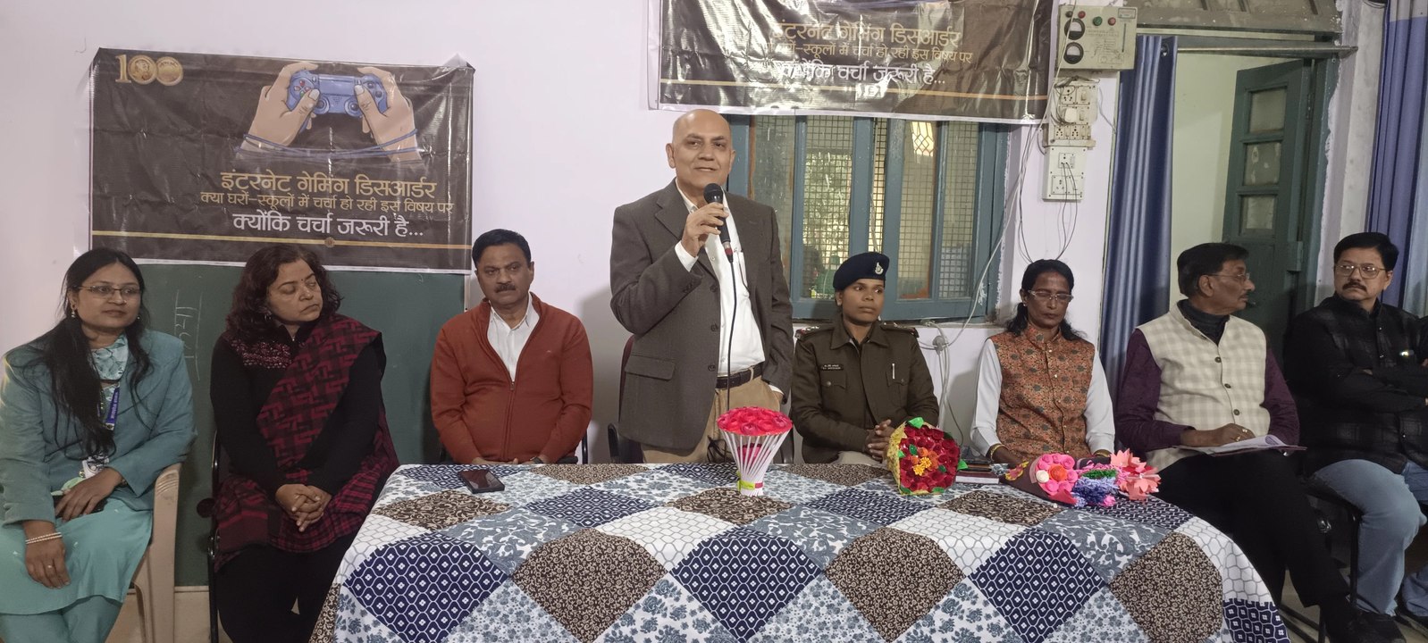 डॉक्टर ने दी मोबाइल से बिगड़ती सेहत की जानकारी, एसआई ने कहा साइबर अपराध में फंसने से पहले संभल जाएं