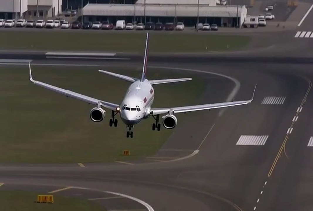 Most Intense Landing in History 😱🔥✈️ Unbelievable Pilot Skills & Heart-Stopping Moment 👀⚡