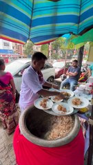 The Most Crowded Street Food Stall! What Makes Everyone Line Up
