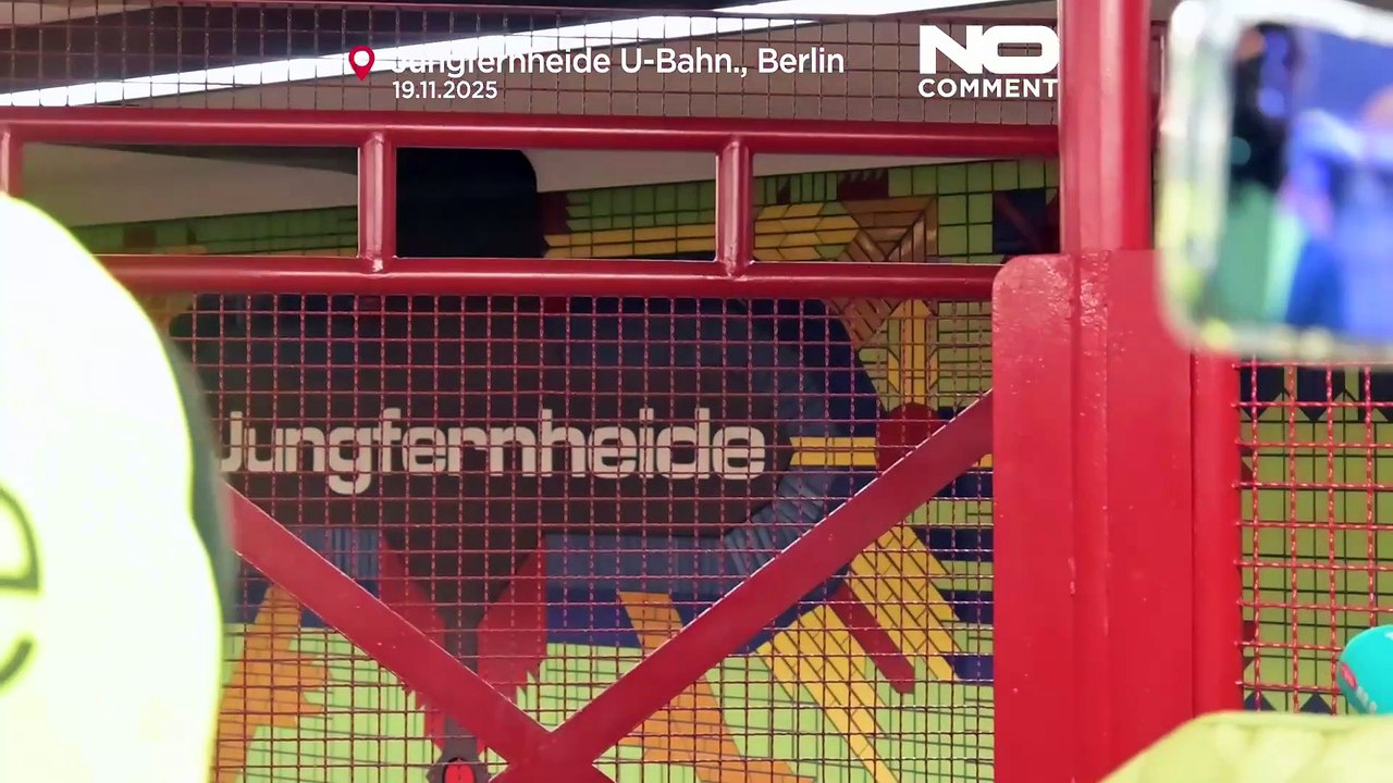 Deutschen Soldaten trainieren in Berliner U-Bahn für den Ernstfall