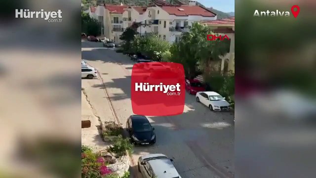 Annesiyle gönül ilişkisi olan kişiyi 22 bıçak darbesiyle öldürdü