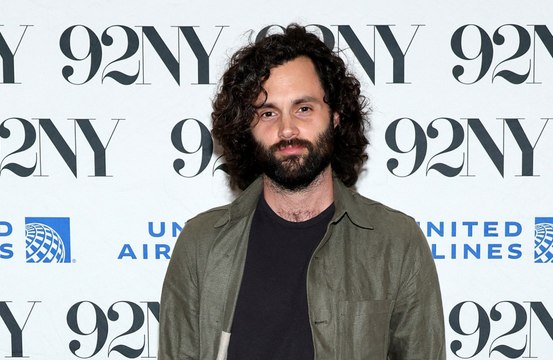 Penn Badgley revela que ele e esposa quase se divorciaram após segundo aborto espontâneo