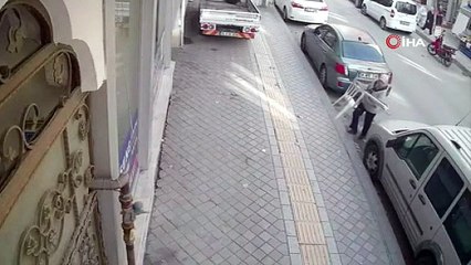 Yere düşen cüzdanı çaldı: Sosyal medyada yayınlanınca bakı ne yaptı!