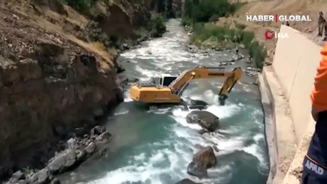 Müküs Çayı'nda 2 aylık arama kurtarma mücadelesi: Akıntıya kapılan hemşire, yönü değiştirilen suda bulunmaya çalışılıyor