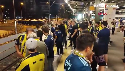 Yolda kalan Fenerbahçeli taraftarlardan Marmaray'da protesto
