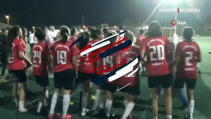 Kadın futbolcular sahada tekme tokat birbirine girince, ödüllerinden oldular