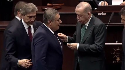 Aksu Belediye Başkanı İsa Yıldırım CHP’den AKP’ye geçti: Rozetini Erdoğan taktı