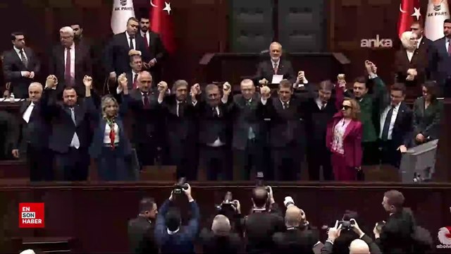 AK Parti'ye katılan belediye başkanlarına rozet taktı