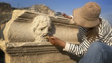 Kastabala Antik Kenti'nde filozof tasvirli mask bulundu