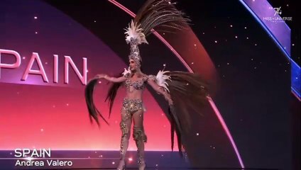 Andrea Valero, Miss Universo España, con el traje típico con el que ha participado en la gala preliminar a la gran final del certamen