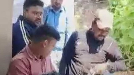 II फ्लोर पर पहुंचा तेंदुआ फ्लैट में जा घुसा, मची अफरा-तफरी