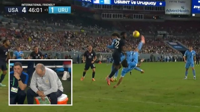 Rovesciata da cinema: il telecronista impazzisce, mentre Bielsa...
