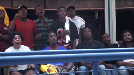 Los aficionados al fútbol en Puerto Príncipe celebran después de que Haití se clasificara para el Mundial