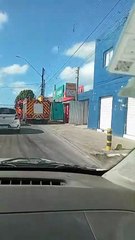 Bombeiros são acionados para combate a incêndio em marcenaria no Feitosa