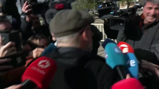 Llegada del abogado de Santos Cerdán a la prisión de Soto del Real