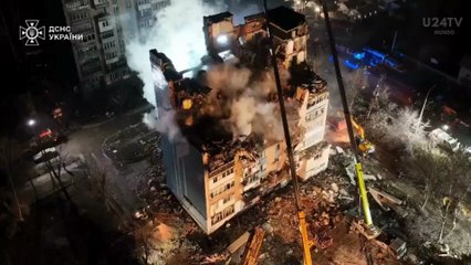 Continúan las labores de rescate en Ucrania tras bombardeo ruso