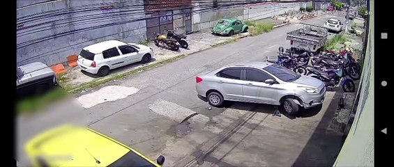 Câmeras de segurança flagram PM de folga sendo morto durante tentativa de assalto