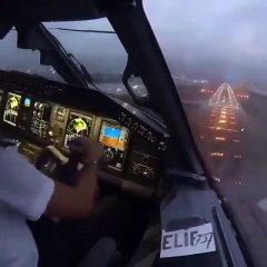 “30 knots crosswind landing of an Embraer 195! 💨”