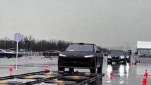 “A video captured a speed bump test comparing the Chinese Nio ET9 with BMW and Audi vehicles. The test involved each car driving over the same bumps under similar conditions.”