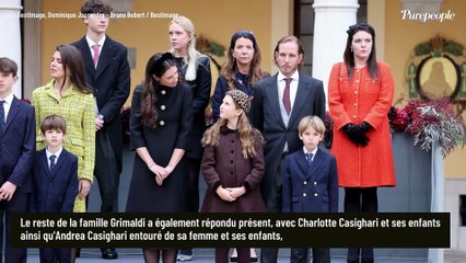 La princesse Gabriella de Monaco, élégante en robe rouge, et le prince Jacques en uniforme de carabinier : les jumeaux tout sourire au balcon du palais pour la Fête Nationale