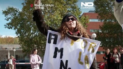 Spagna, 50 anni dopo Franco: spettacolo di strada ricorda gli attivisti per la democrazia