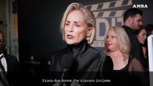 Sharon Stone sul tappeto rosso del gala 'We Do It Together'