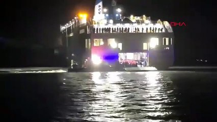 267 kişi tahliye edildi! Yolcu feribotu kayalıklara çarptı