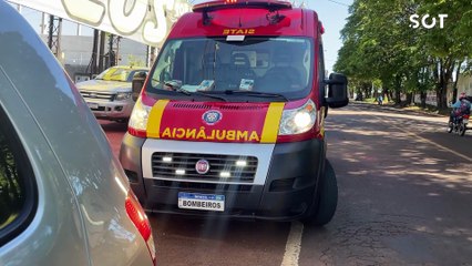 Mulher fica ferida após colidir com porta de carro aberta no Bairro São Cristóvão
