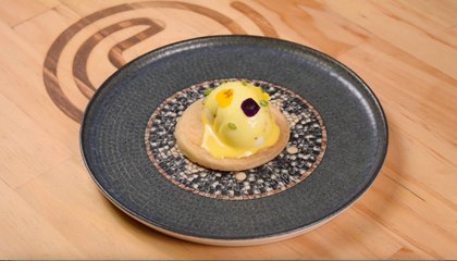 Huevos benedictos con arepa