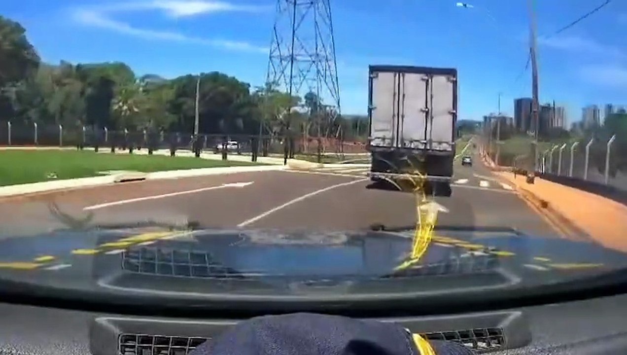 Confira o vídeo da perseguição que resultou na apreensão de uma tonelada de maconha no Paraná
