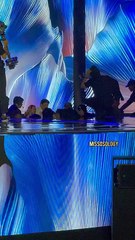 Fuerte caída de Miss Jamaica en preliminar de Miss Universo 2025: fue llevada en camilla