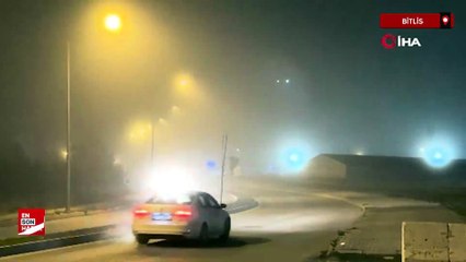 Bitlis Tatvan’da yoğun sis sürücülere zor anlar yaşattı