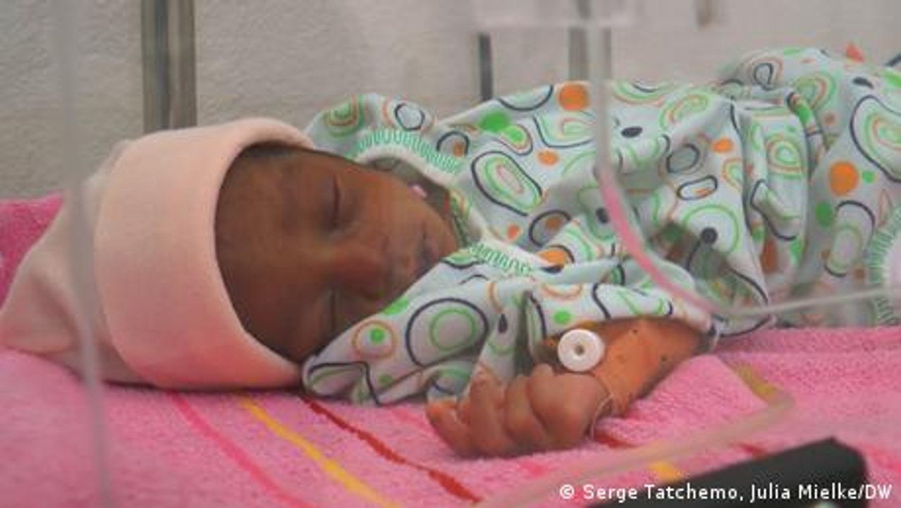 Kamerun: Solarbetriebene Brutkästen retten Kinderleben