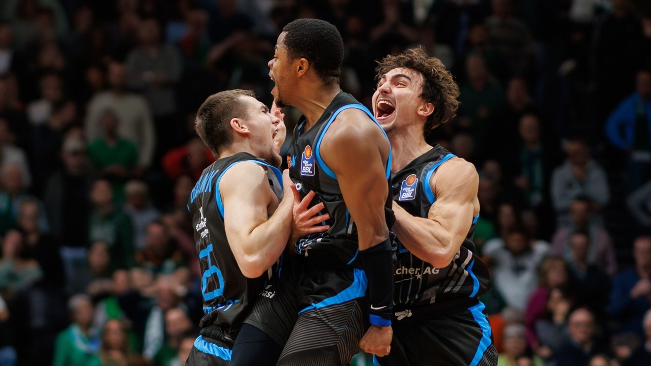 Buzzer-Beater aus dem Lehrbuch: Jena gewinnt Thriller gegen Trier