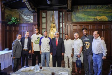 Presidente Mulino recibe a mundialistas en el Palacio de Las Garzas