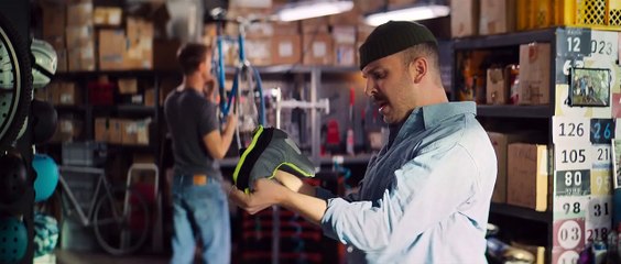 A young man meets his new girlfriend's friends for the first time at their regular game night HD ( Comedy )